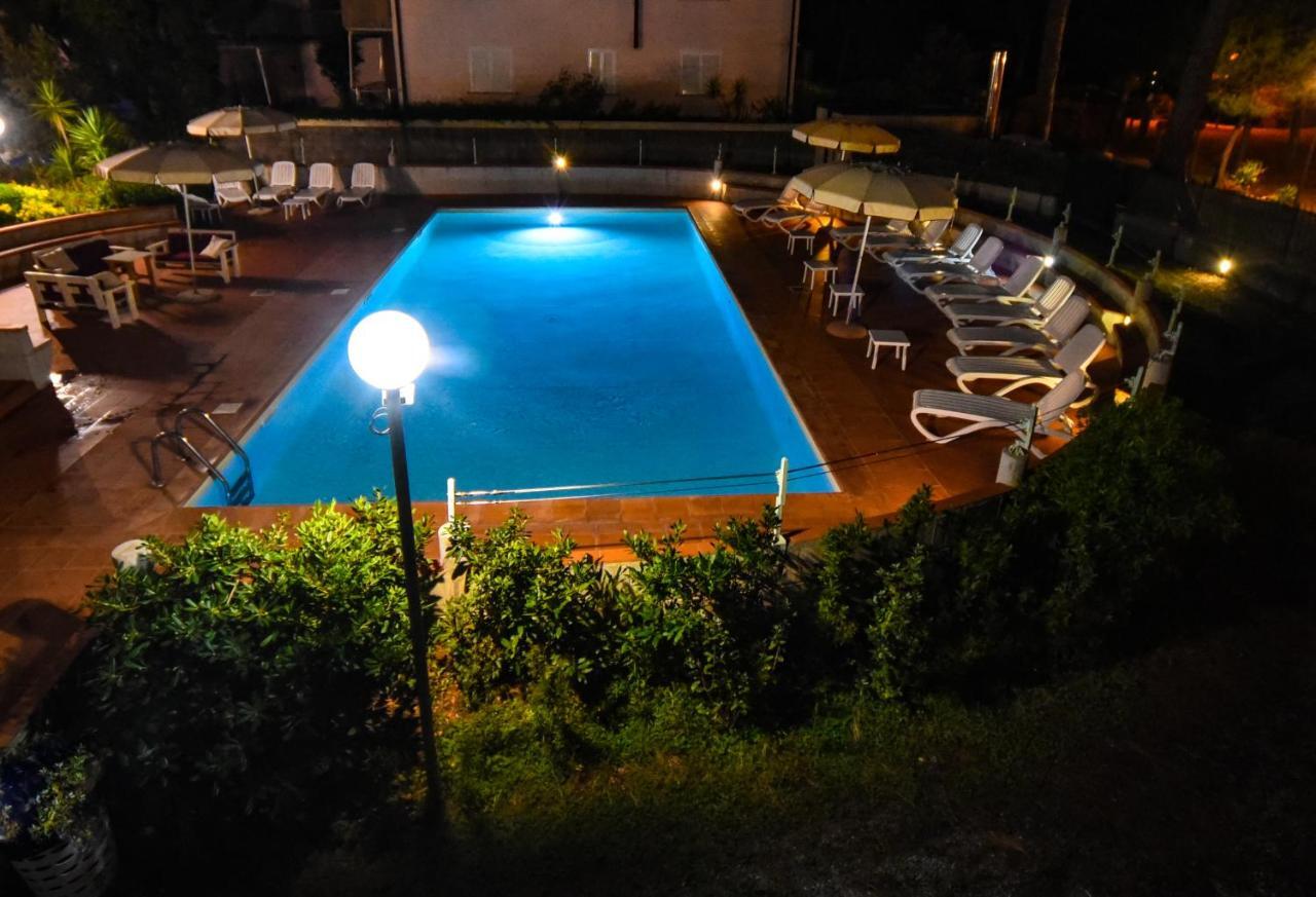 Hotel Kon Tiki San Vincenzo Exterior foto